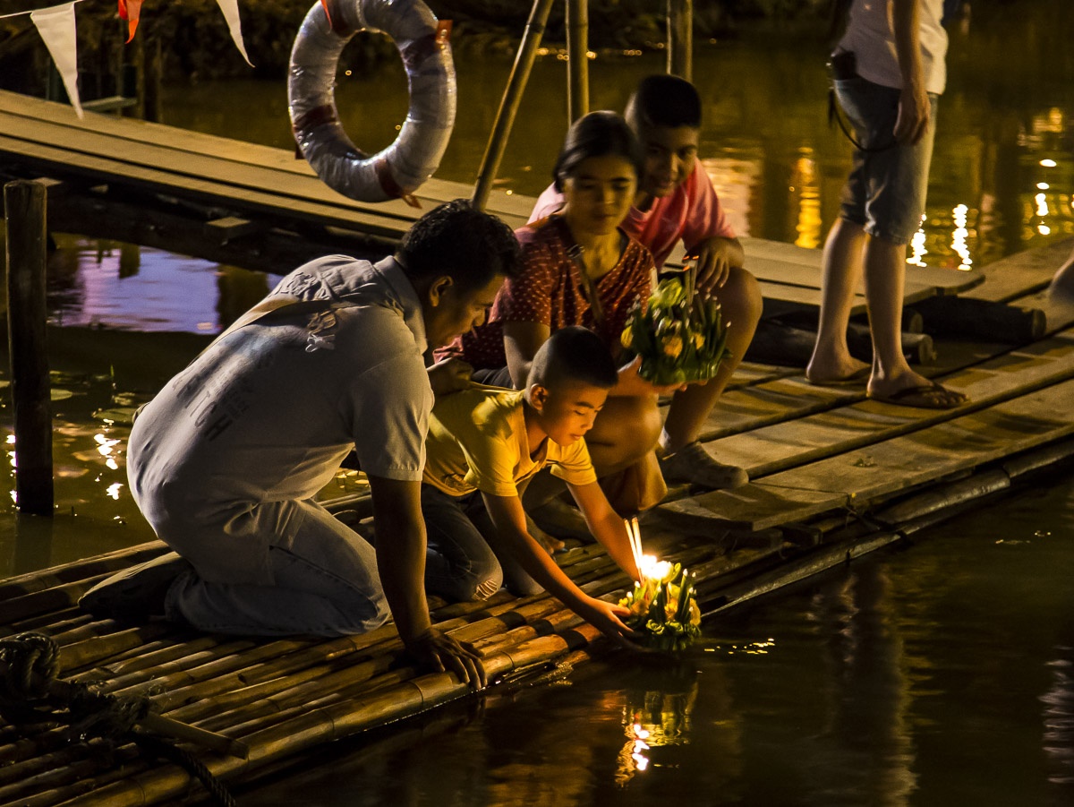 Loy Krathong à deux à Pattaya : un coucher de soleil en catamaran plutôt que la foule sur la plage