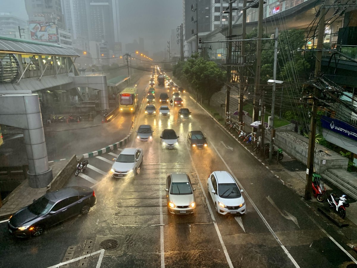 Clima en Tailandia hasta el 27 de septiembre: lluvias intensas, inundaciones y olas de hasta 3 metros