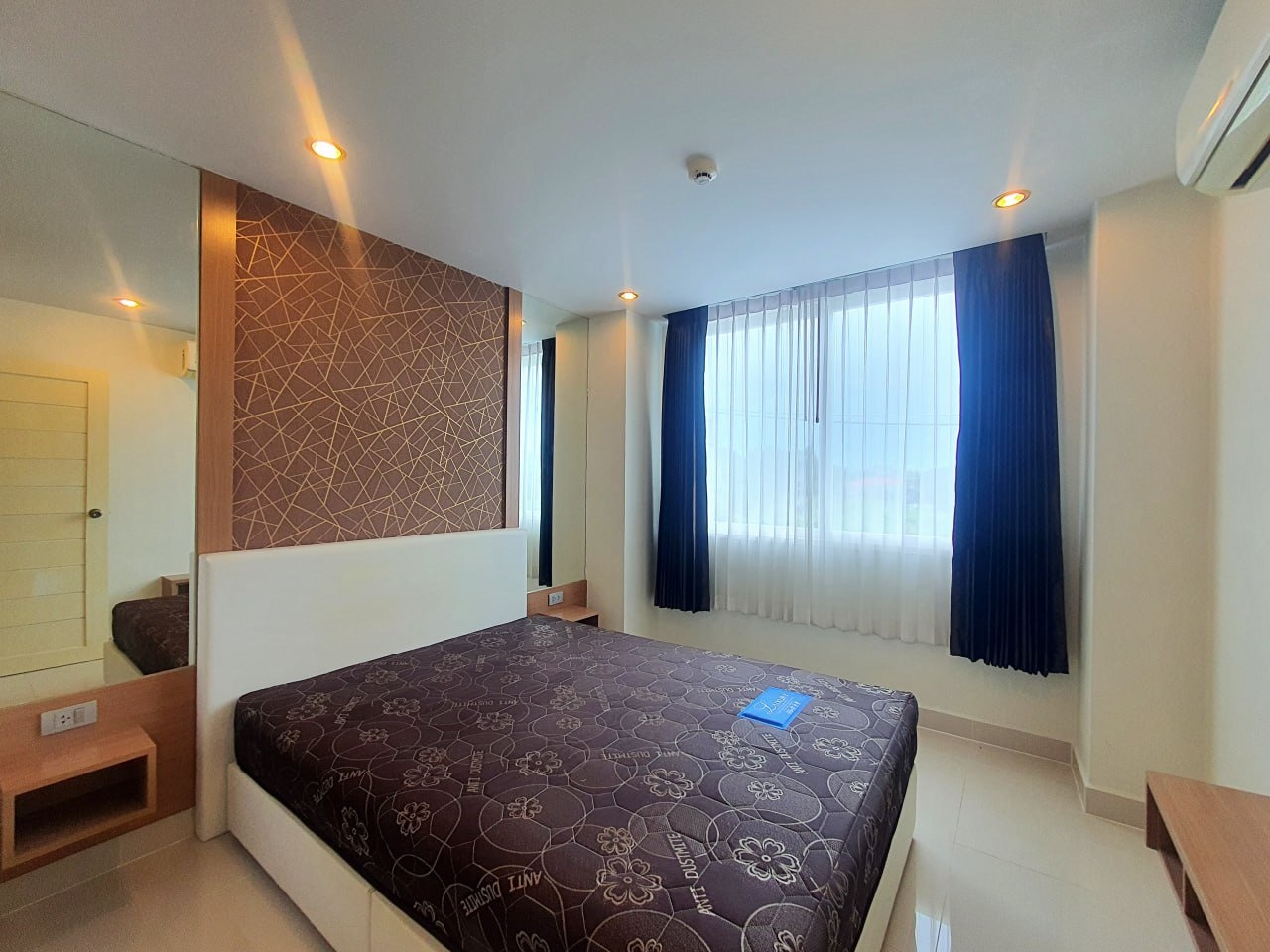 Amazon Residence, 1-camera