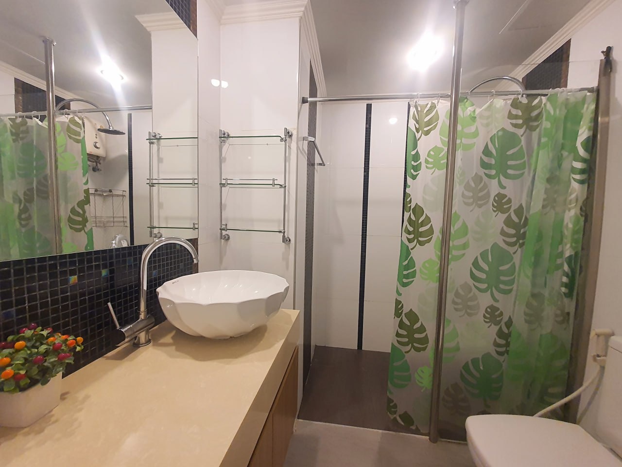 Amazon Residence, 1-camera