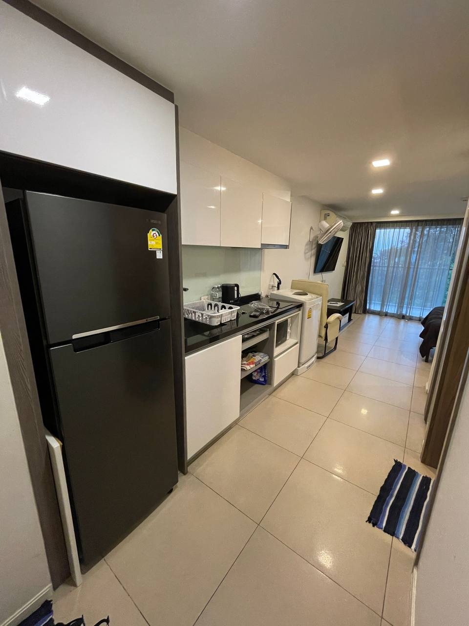 Waters Edge Condominium, Estudio
