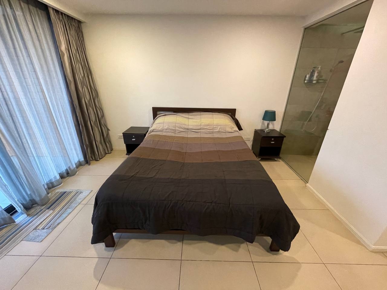 Waters Edge Condominium, Estudio