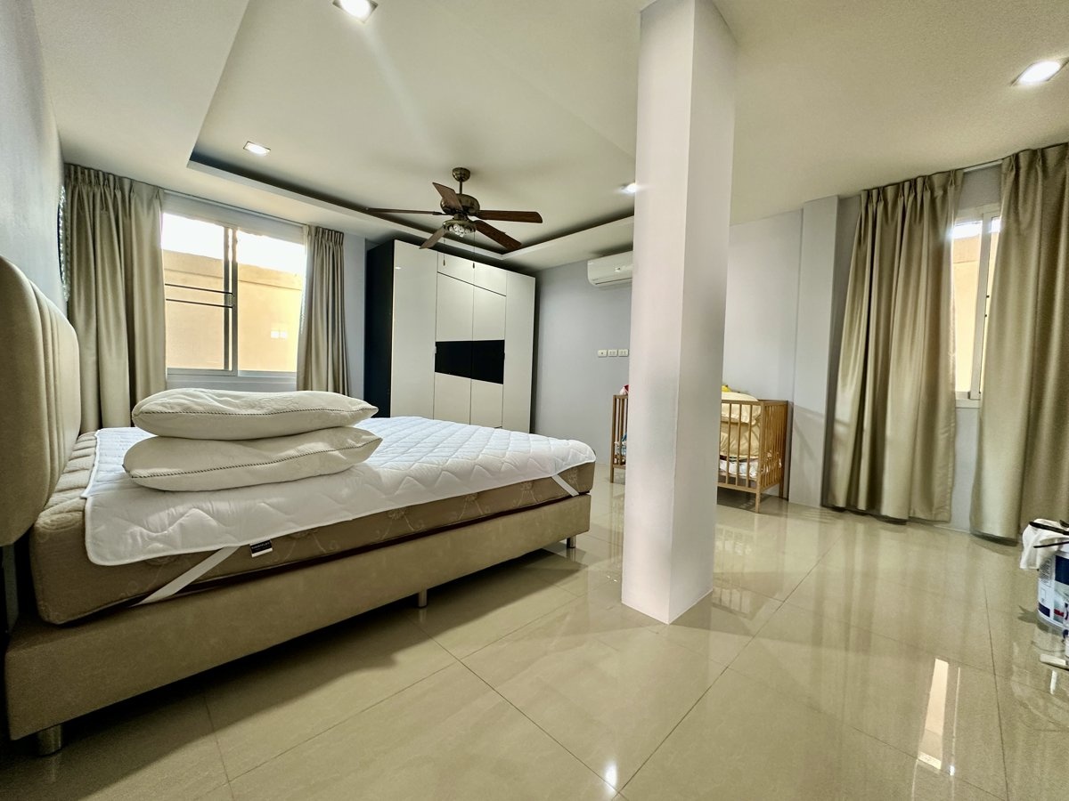 Jomtien Condotel & Village