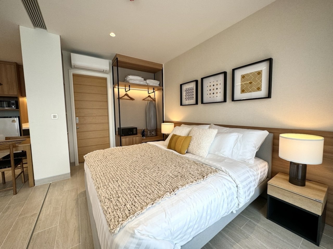 Laguna Lakeside Residences