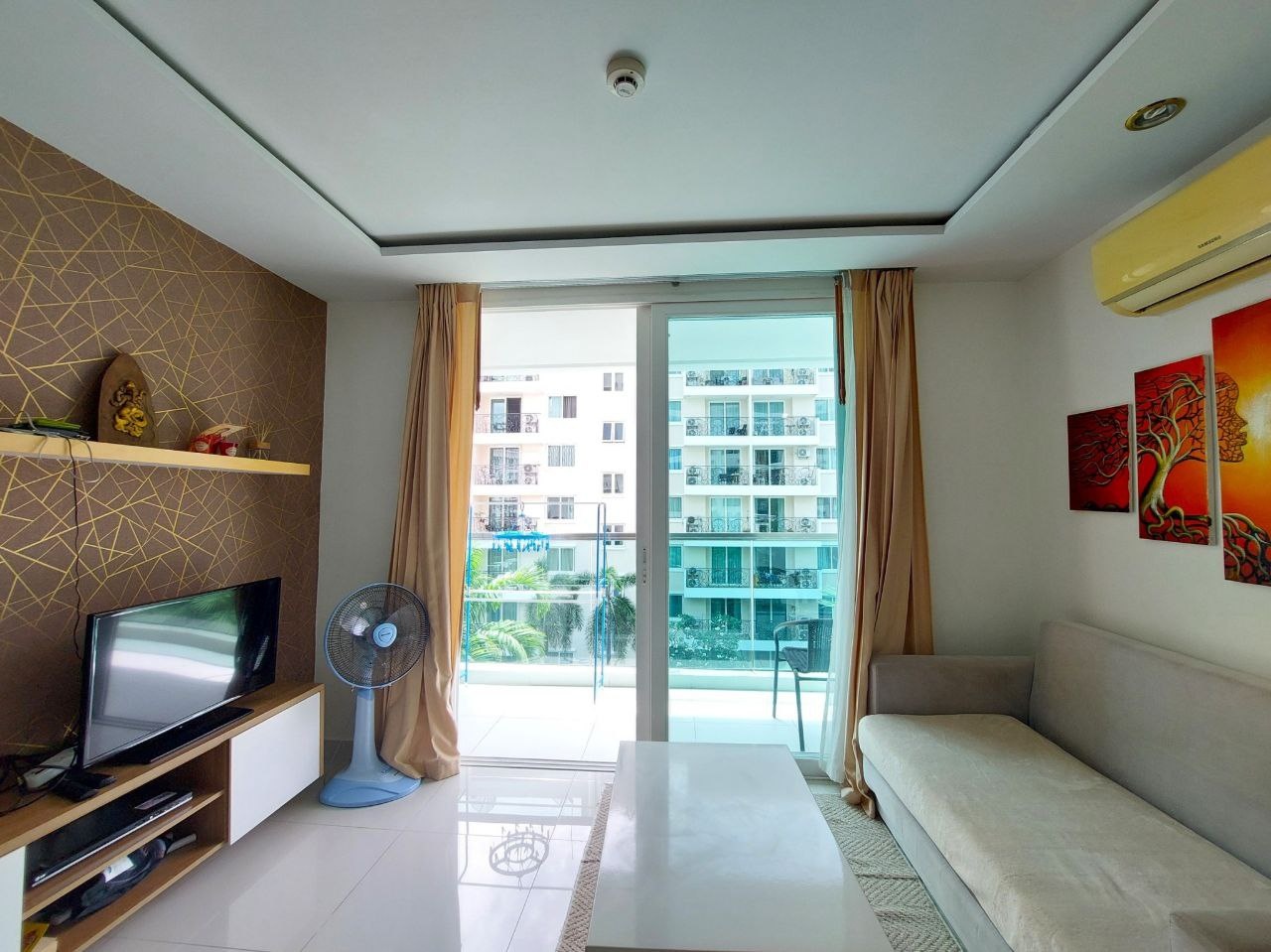 Amazon Residence, 1-camera