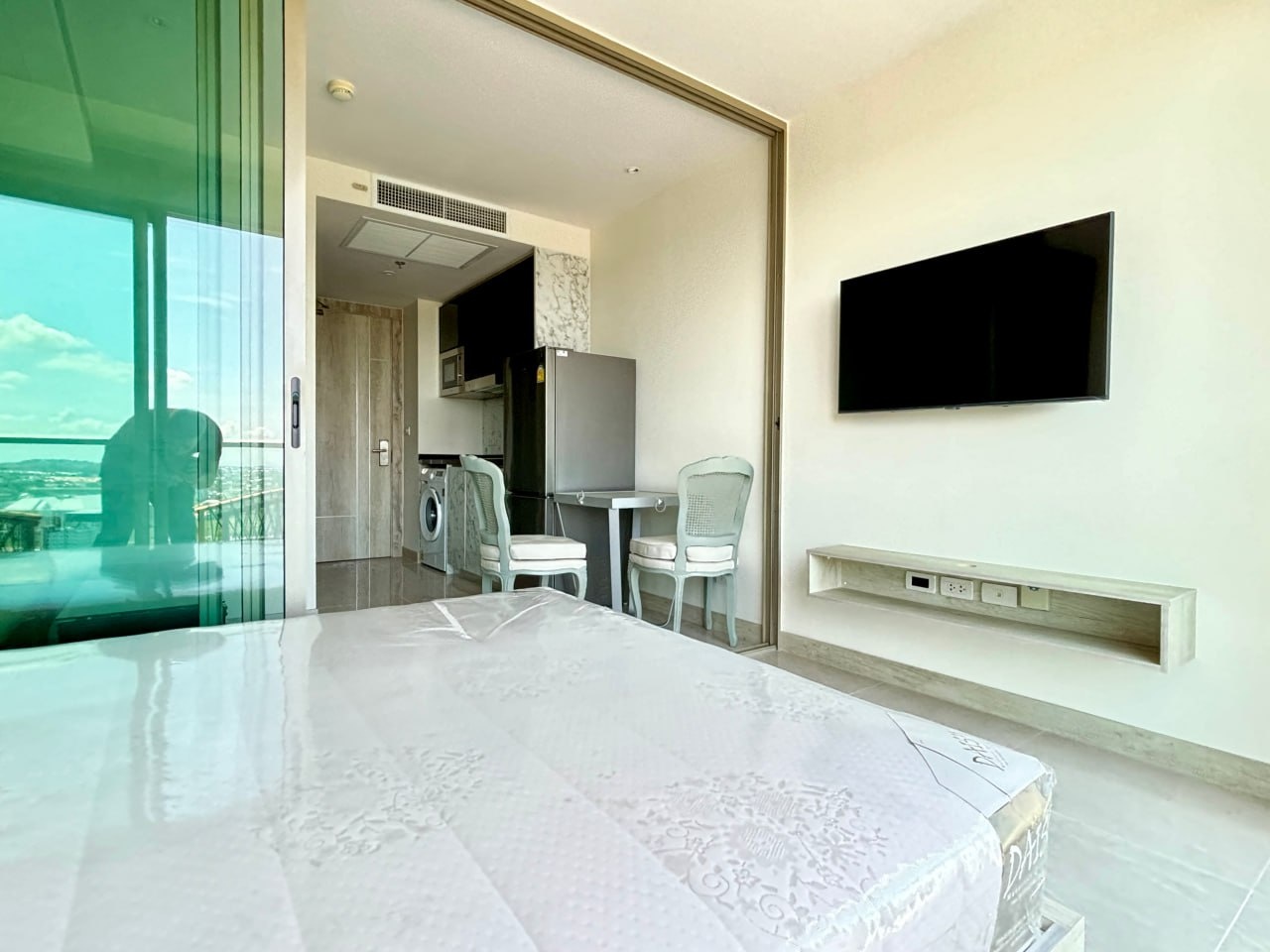 Riviera Monaco, Estudio