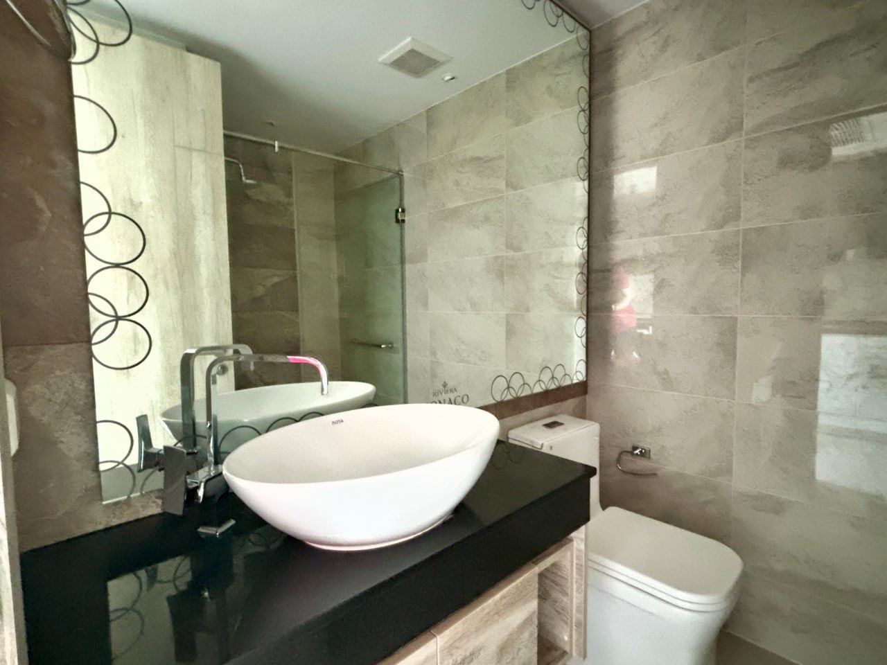 Riviera Monaco, Estudio