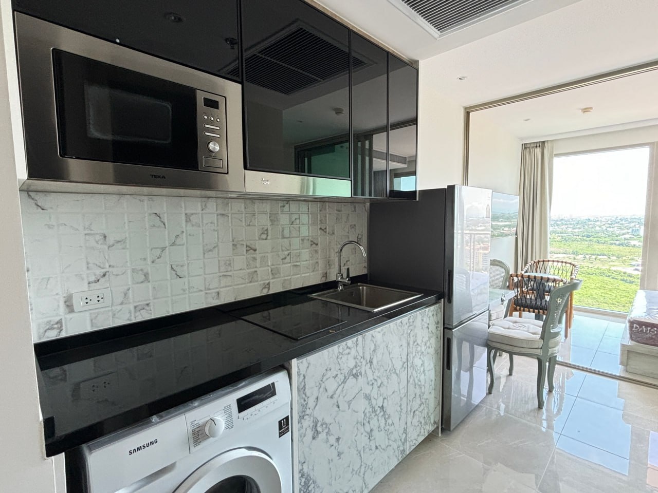 Riviera Monaco, Estudio