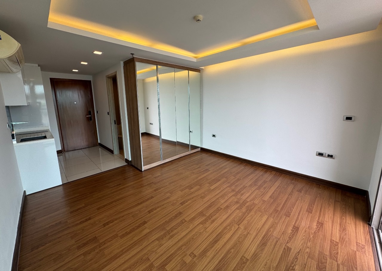The Peak Towers, Studio